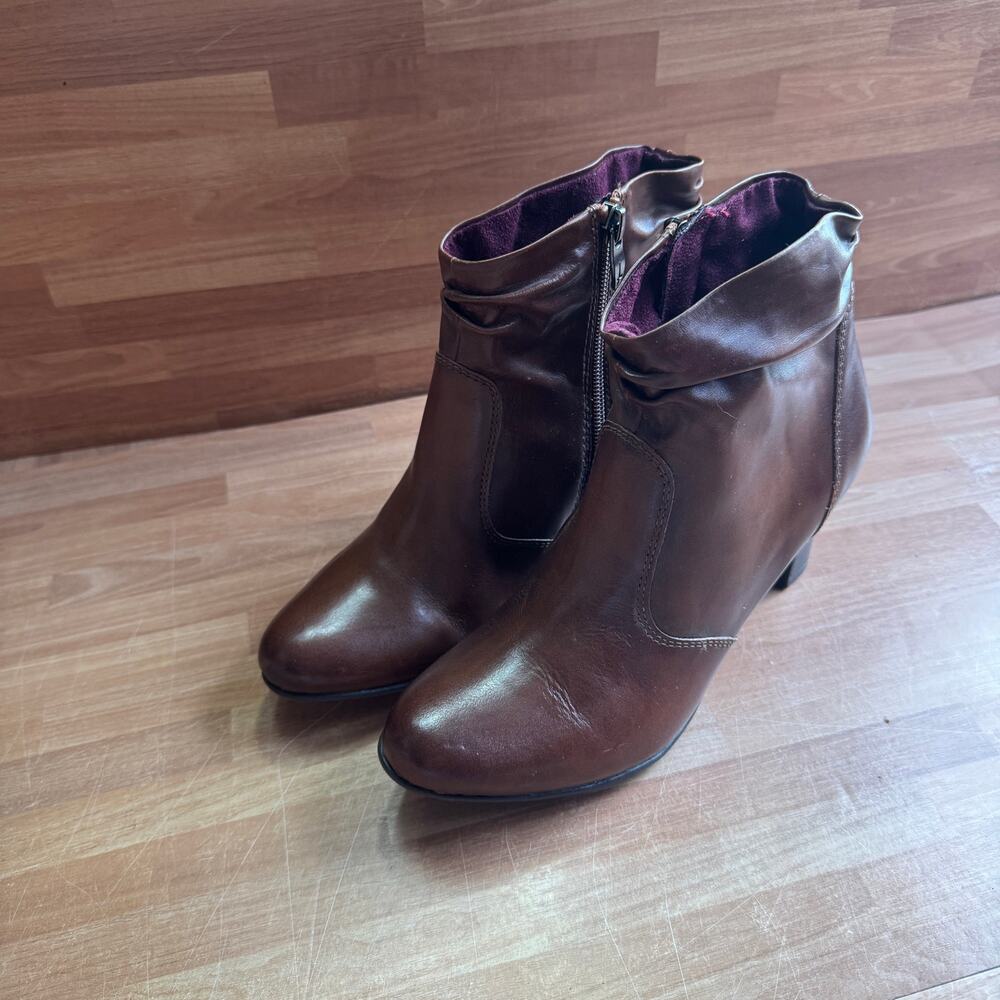 Tamaris brown leather slouchy ankle boots. Size 37